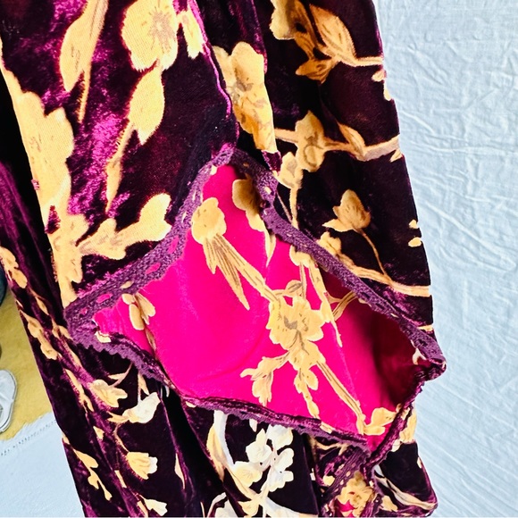 Natural Life Burnt-Out Velvet Open Front Long Shrug Top Burgundy One Size - Picture 8 of 10